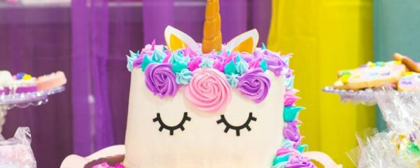 gateau licorne avec de la pâte a sucre