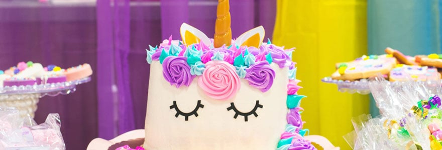 gateau licorne avec de la pâte a sucre